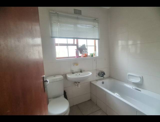 2 BEDROOM HOUSE FOR SALE IN HIGHBURY PARK
